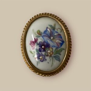 🌹Vintage Limoges blue floral cameo brooch